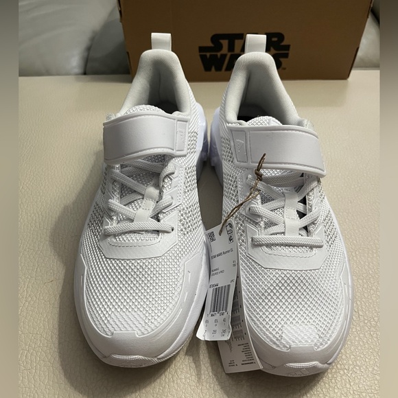 NWB - Adidas Star Wars Kids’ Runner IE8044 - EU 40/Youth US 7/Women US 8 - Picture 2 of 16